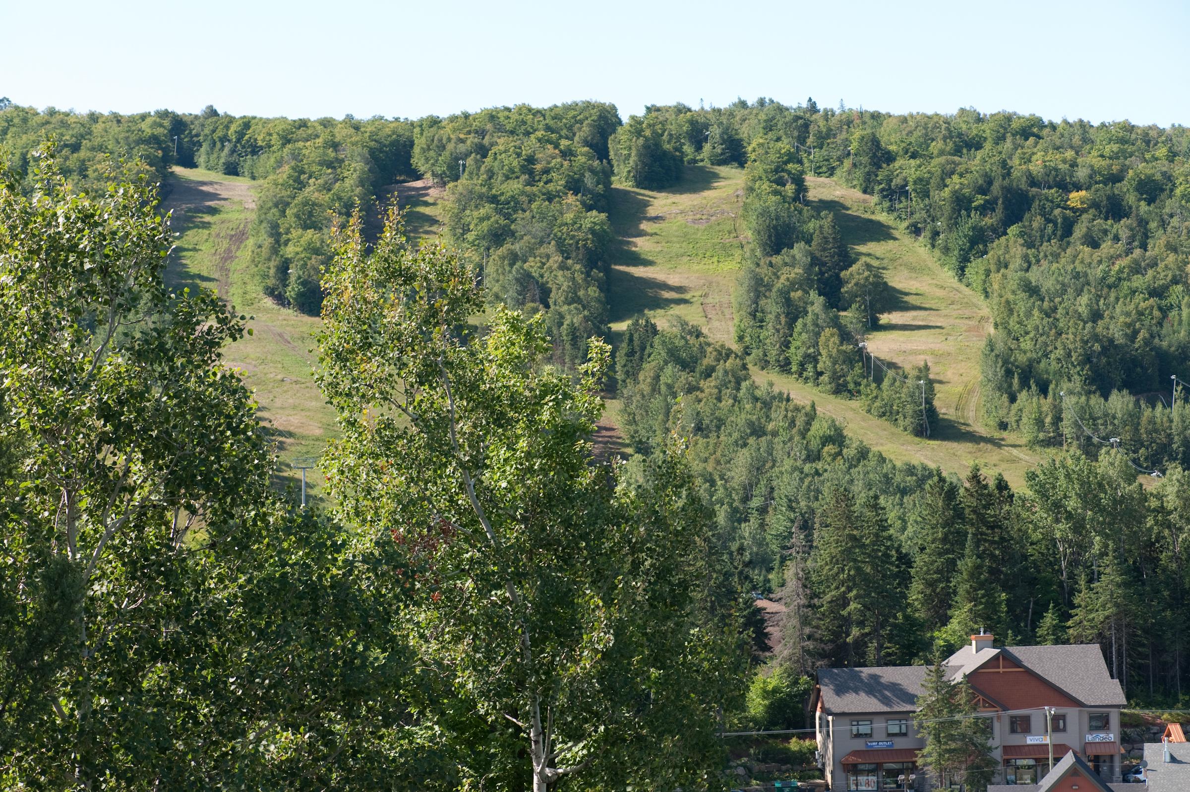 Hotel St-Sauveur Saint-Sauveur-des-Monts Buitenkant foto