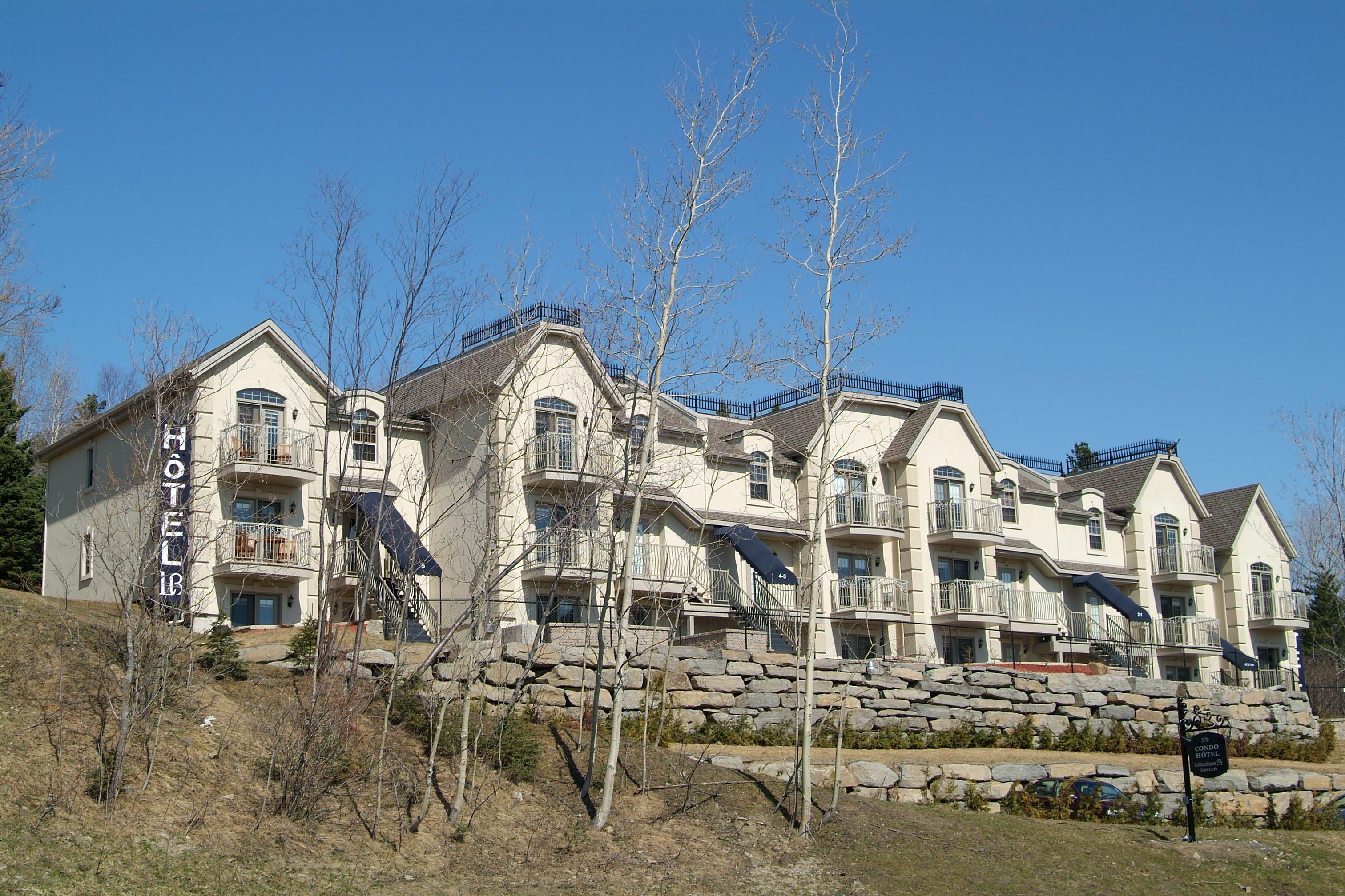 Hotel St-Sauveur Saint-Sauveur-des-Monts Buitenkant foto