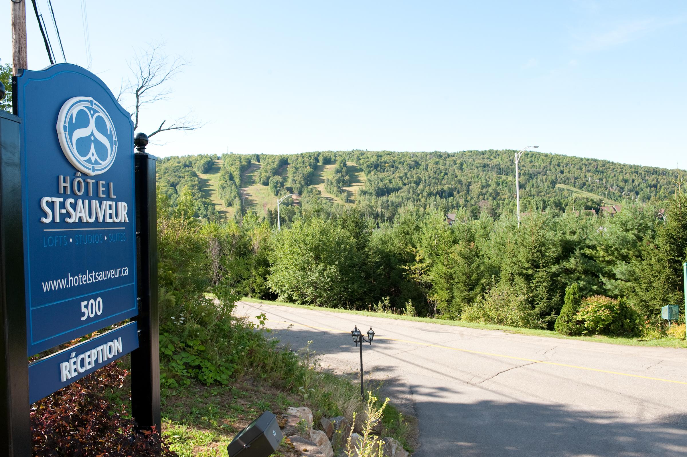 Hotel St-Sauveur Saint-Sauveur-des-Monts Buitenkant foto