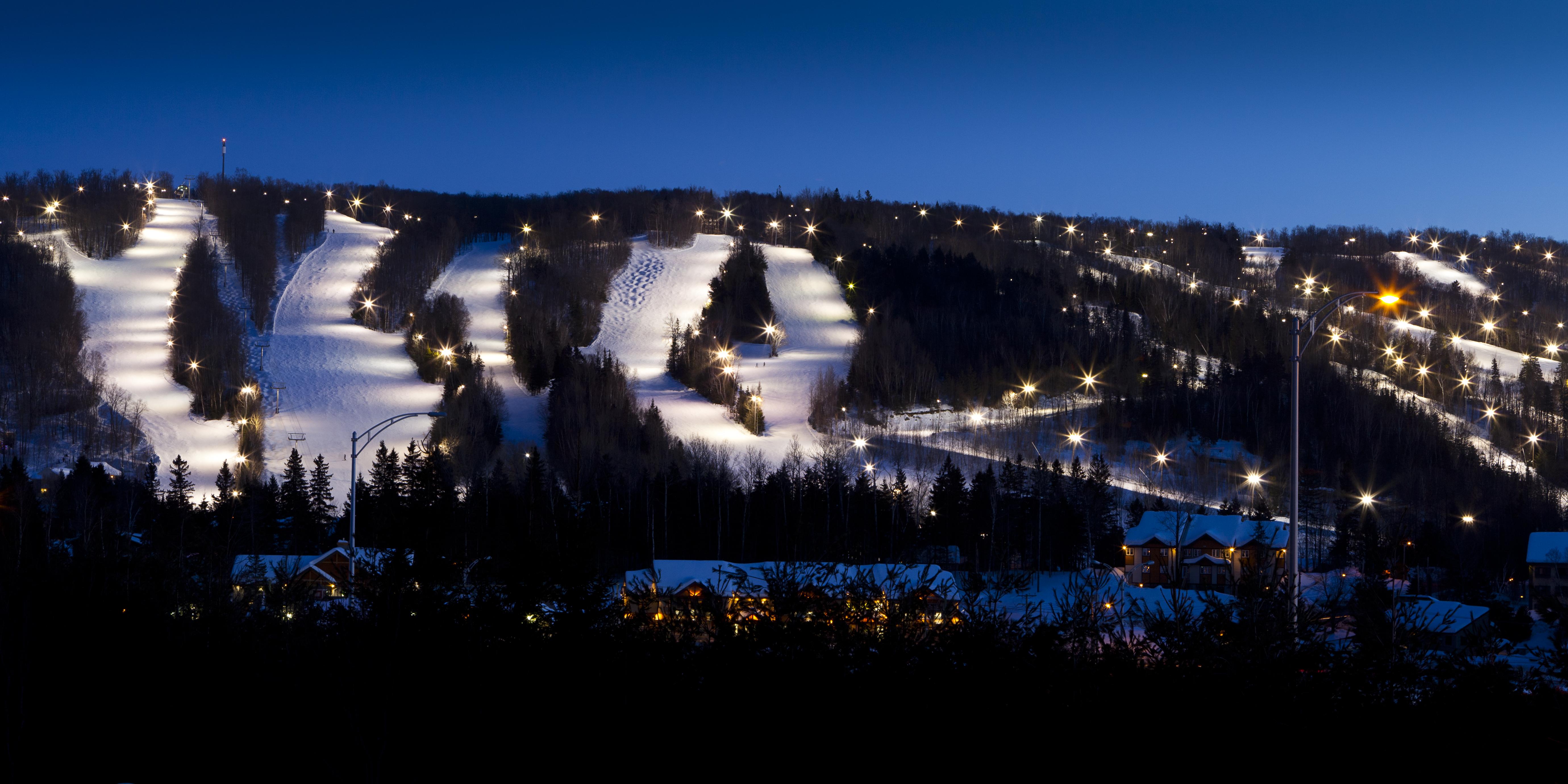 Hotel St-Sauveur Saint-Sauveur-des-Monts Buitenkant foto