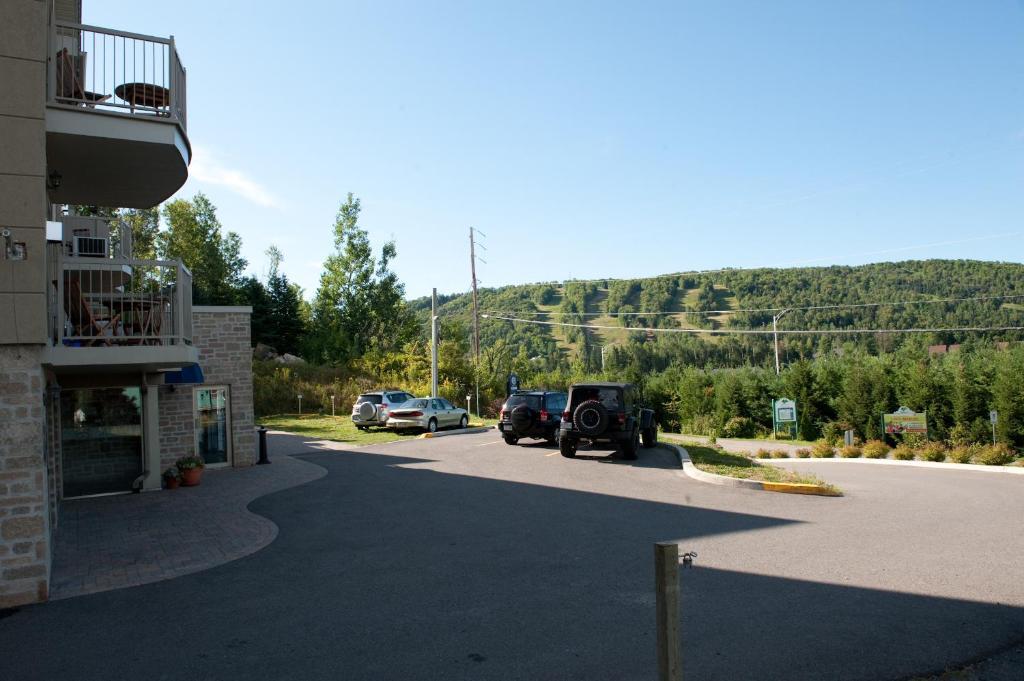 Hotel St-Sauveur Saint-Sauveur-des-Monts Buitenkant foto